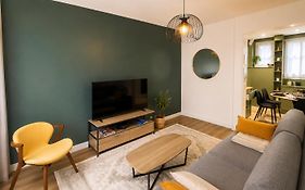 Direct Line 1 to Champs-Élysées Elegant Apt 4